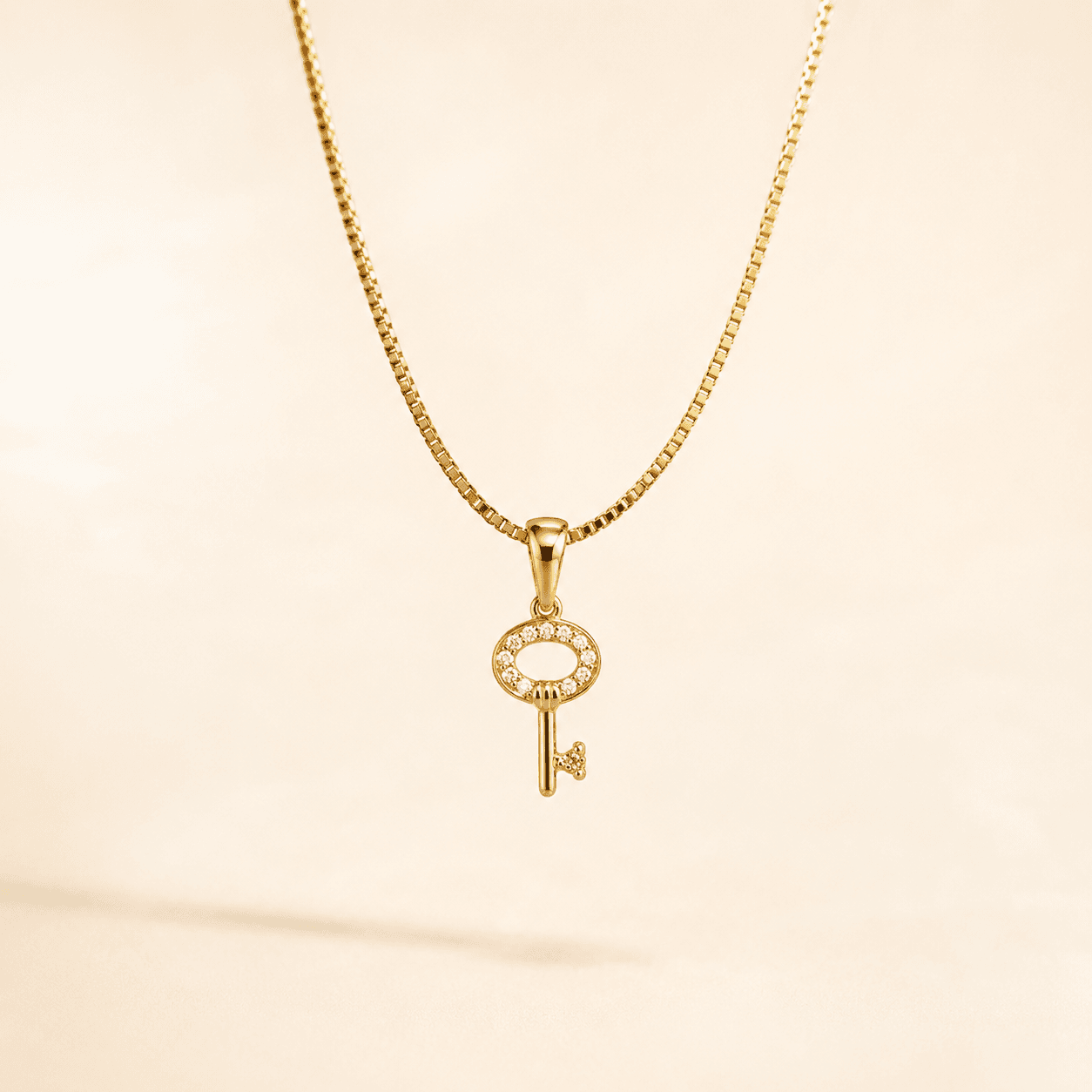 Collar Clave — composición flotante